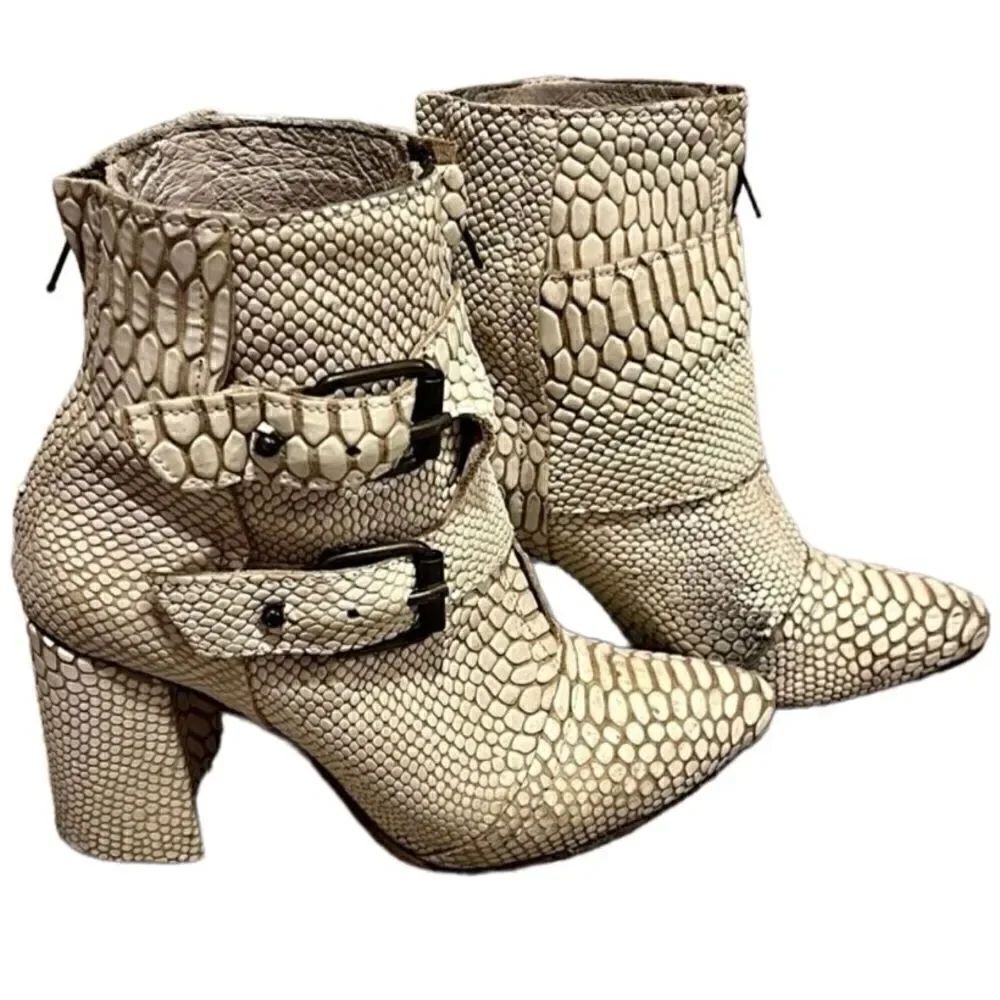 Freebird by Steven - Joey Ankle Booties in White Snake, Size 8 - Picture 2 of 11